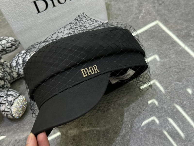 CHRISTIAN DIOR